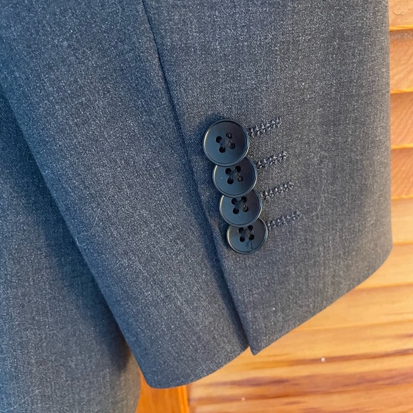 Theory Wool Men’s Suit in Charcoal Gray - Picture 5 of 6